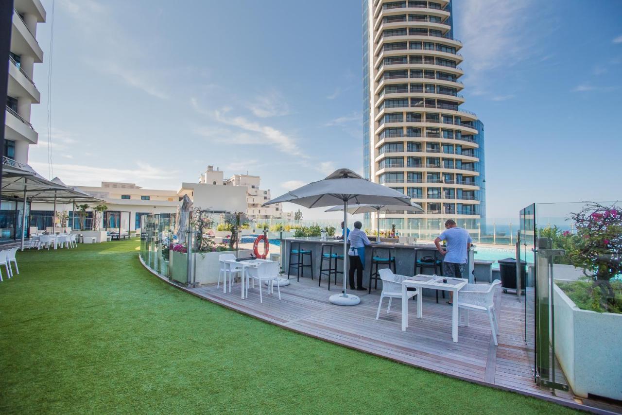 ホテル ザ キャピタル パールス ダーバン エクステリア 写真 The rooftop bar at the hotel
