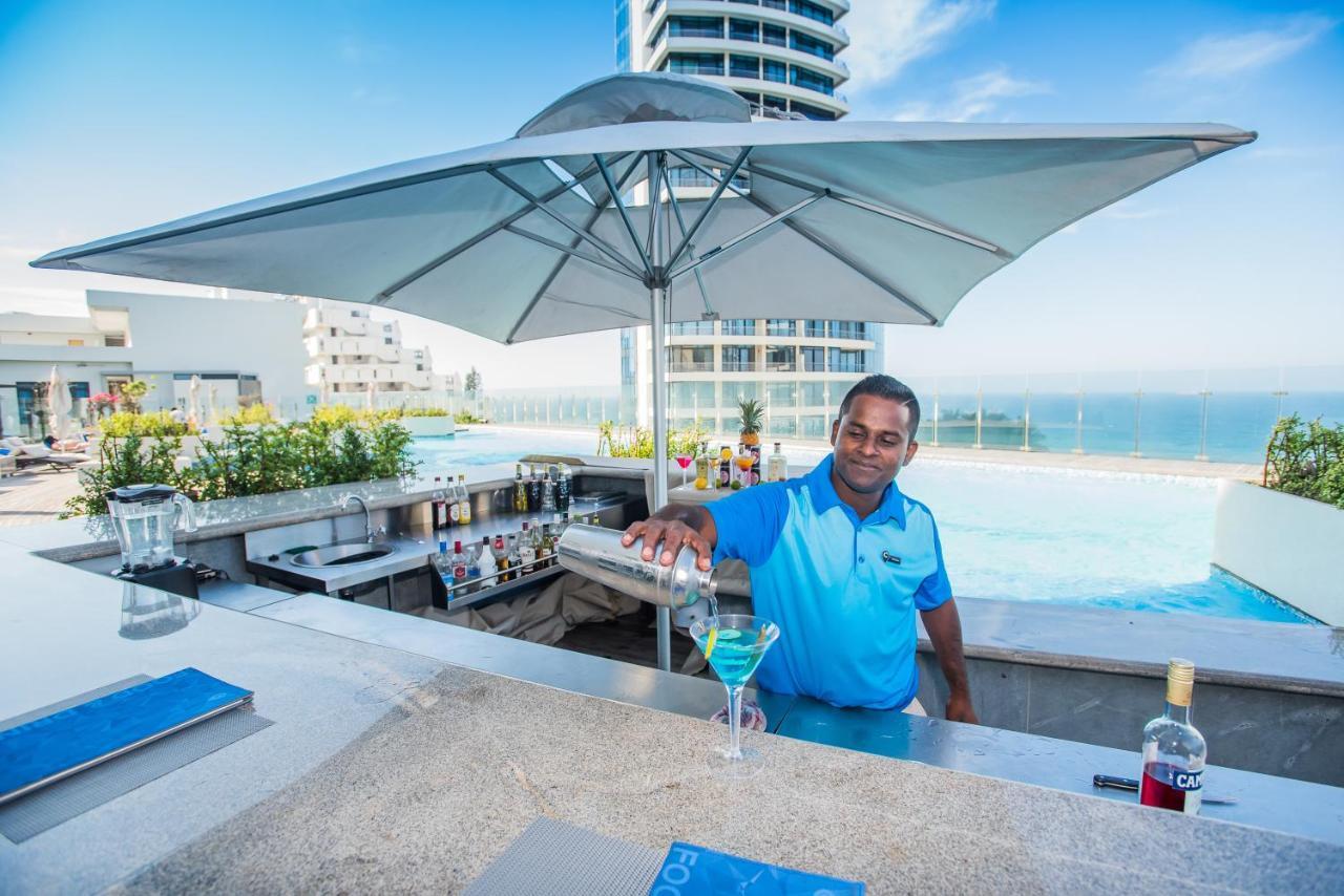 ホテル ザ キャピタル パールス ダーバン エクステリア 写真 The pool at the 101 Sky Bar