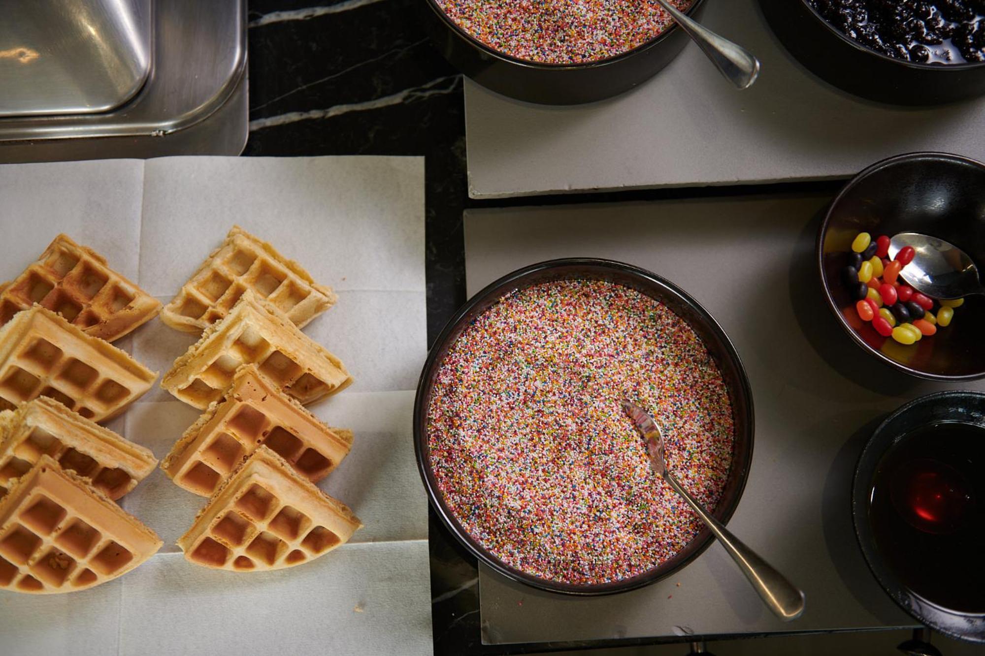 ホテル ザ キャピタル パールス ダーバン エクステリア 写真 Belgian waffles