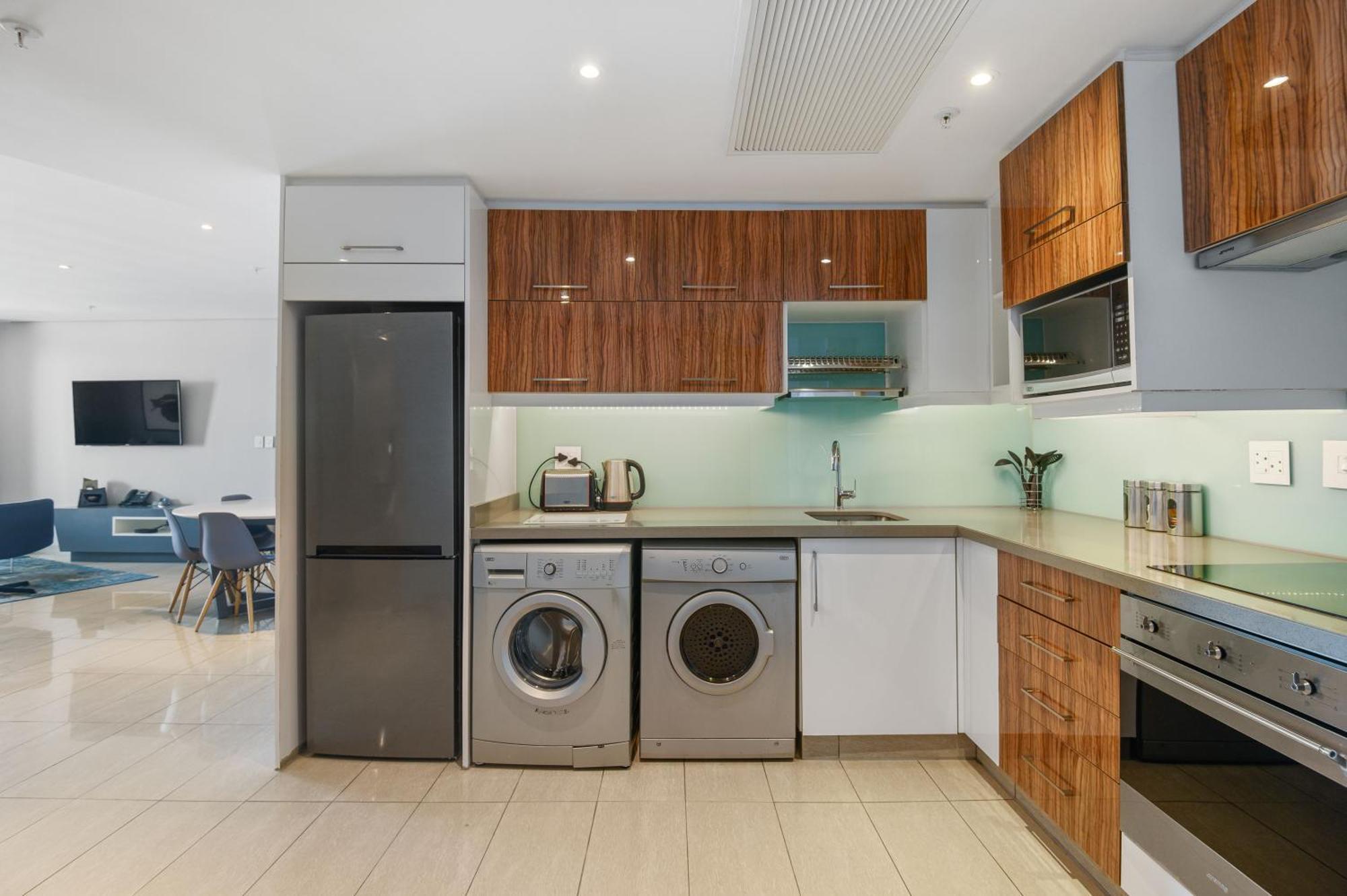 ホテル ザ キャピタル パールス ダーバン エクステリア 写真 A modern kitchen