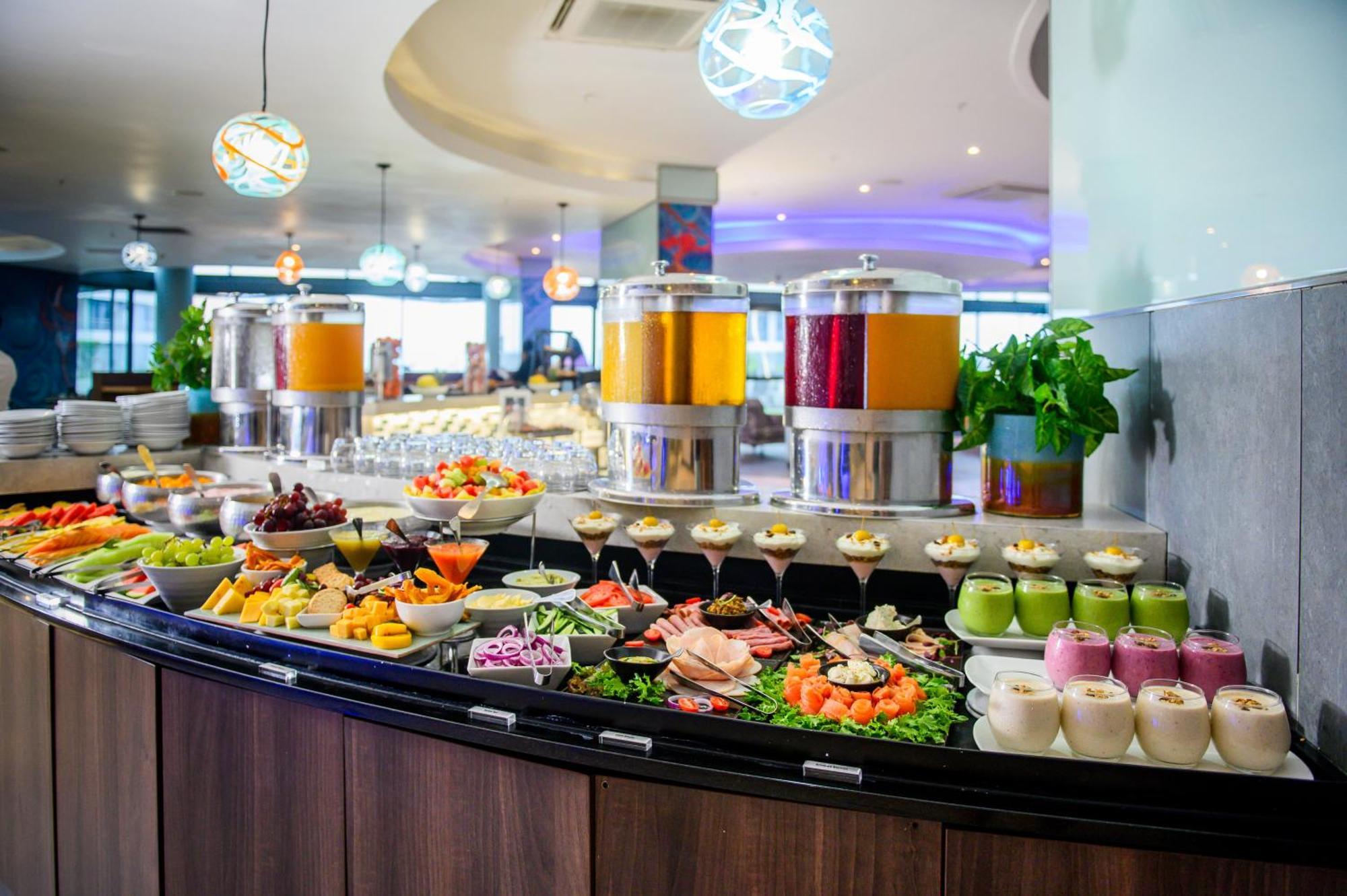 ホテル ザ キャピタル パールス ダーバン エクステリア 写真 A salad bar